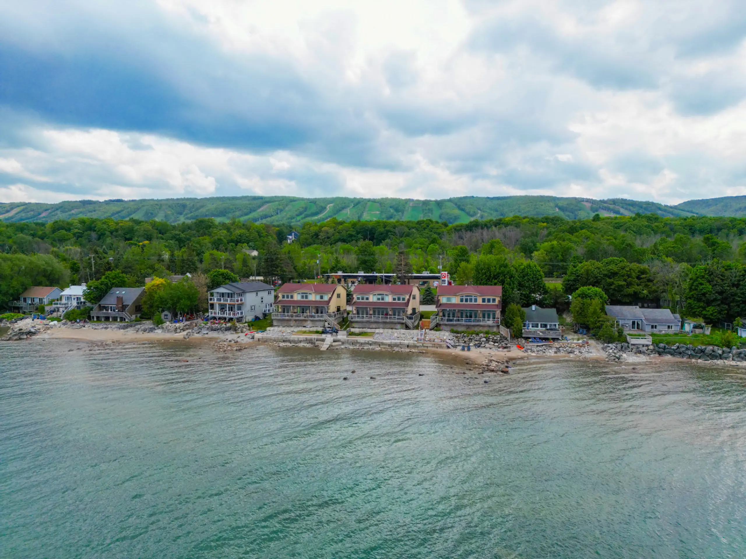 The Aqua Villa vacation rental photo 3 - Blue Mountain chalet