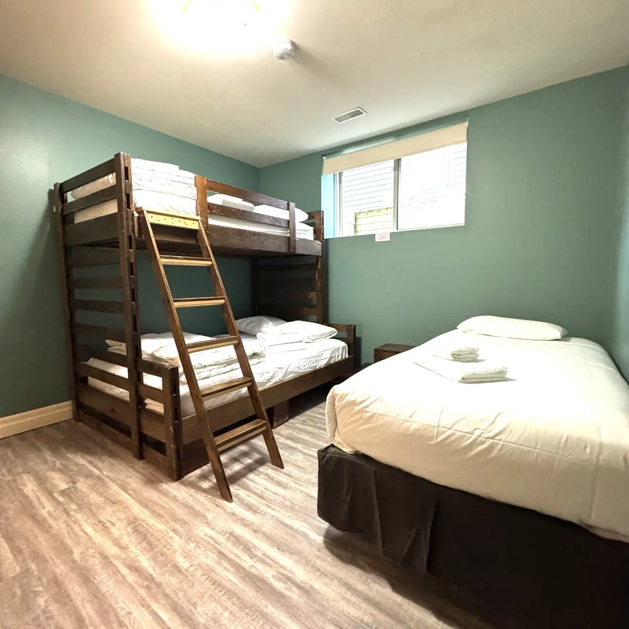 The Corona vacation rental photo 26 - Blue Mountain chalet