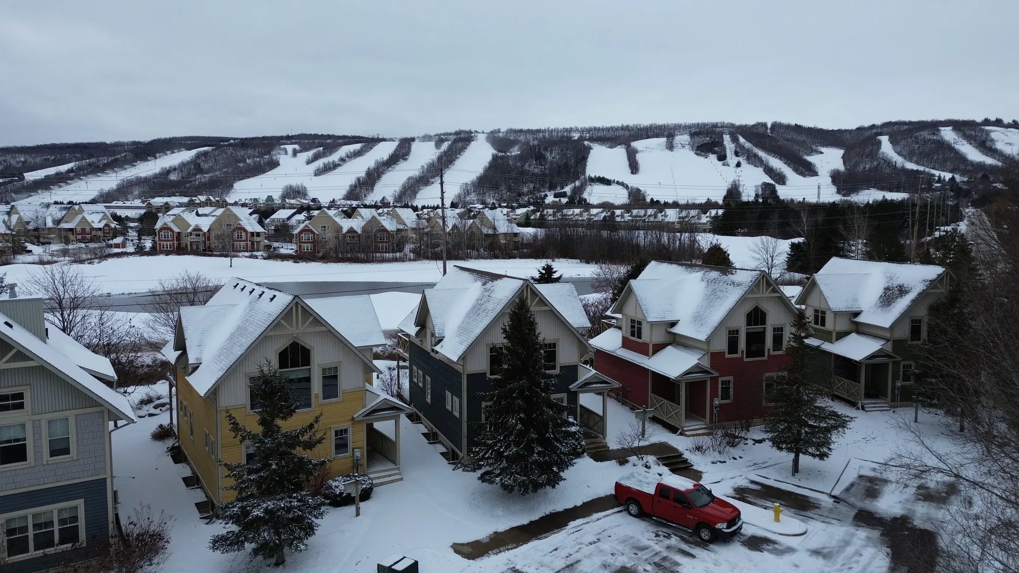 The Luna aerial view of Blue Mountain village and ski slopes - Blue Mountain chalet