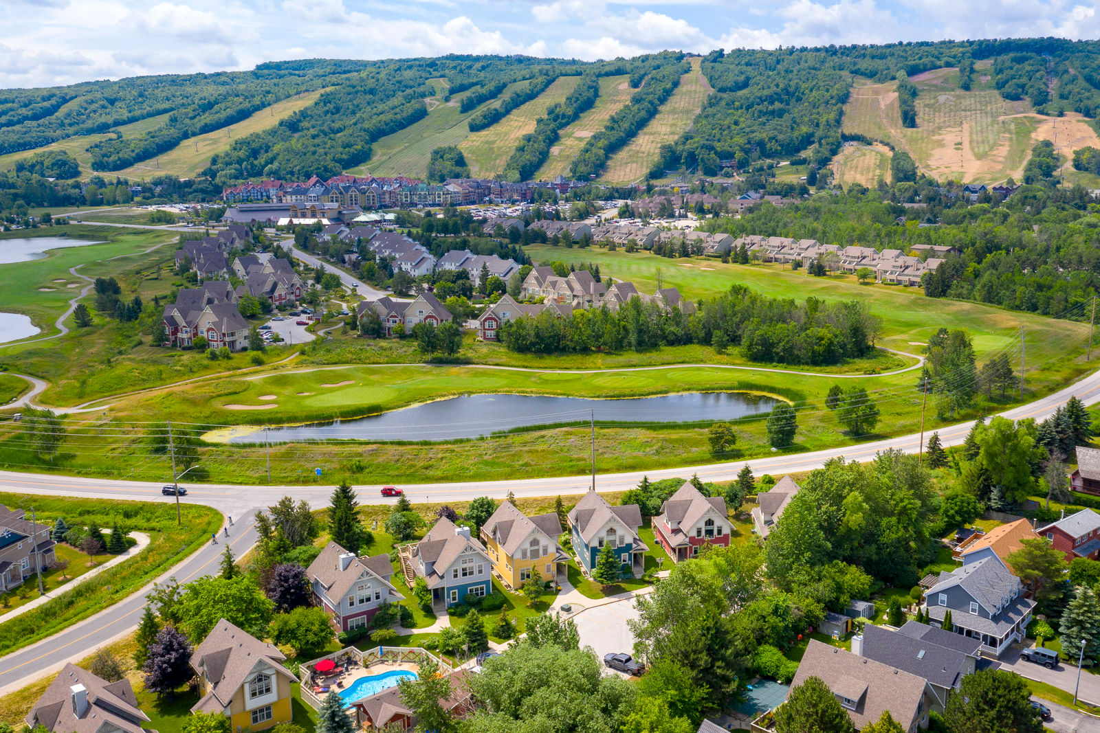 Which Blue Mountain hotel resort is closest to the main chair lift?